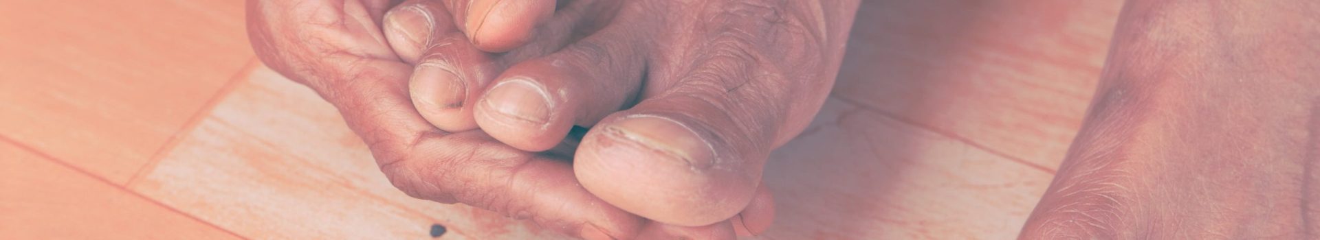Garantizar el cuidado adecuado de las uñas de los pies para las personas mayores: opciones y servicios