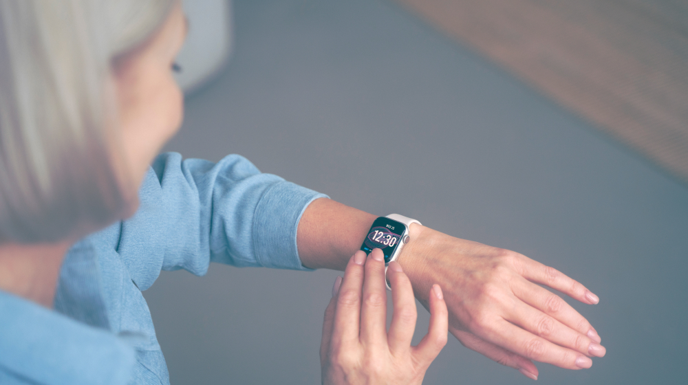 Smart Watches for Seniors: Enhancing Safety and Health Monitoring