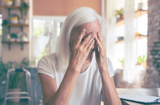 Abordando la ansiedad en la vejez: Causas, síntomas y formas inteligentes de manejarla