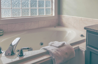 The New Yorker’s Guide to Safe Step Walk-In Tubs: Your Ticket to Safe and Comfortable Bathing