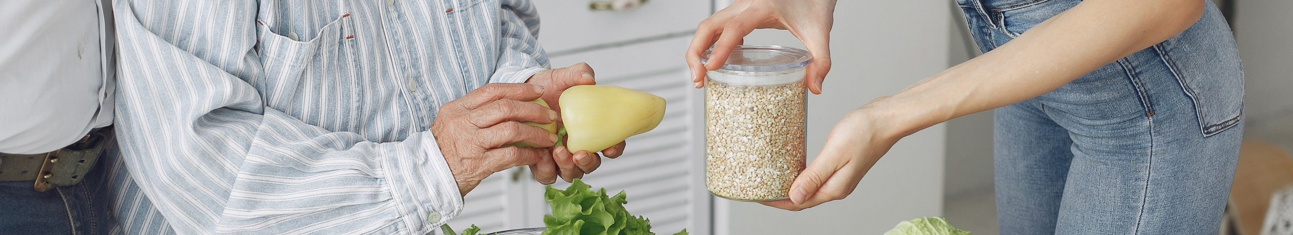 Organización de la Nutrición para Personas Mayores: El Arte de una Alimentación Equilibrada para una Vida Plena