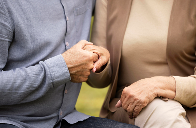 Atención geriátrica en Nueva York (2025): guía lista para la familia (y dónde encajan Home Health Aides NY)