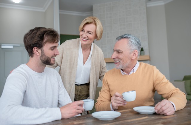 El agotamiento de los cuidadores es real: señales que las familias de Brooklyn deben observar esta primavera